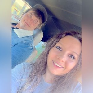 Meet your Posher, Caitlin